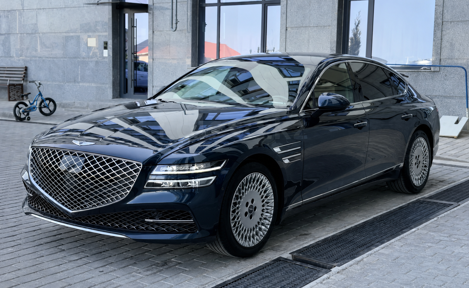 Genesis G80 — наш клиент в Казахстане